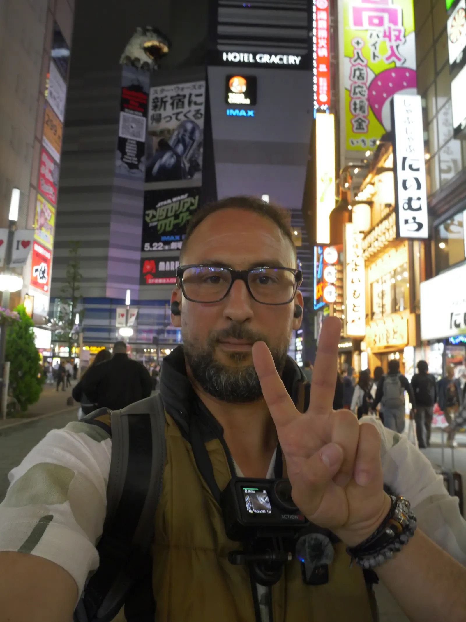 moi devant godzilla à Shinjuku