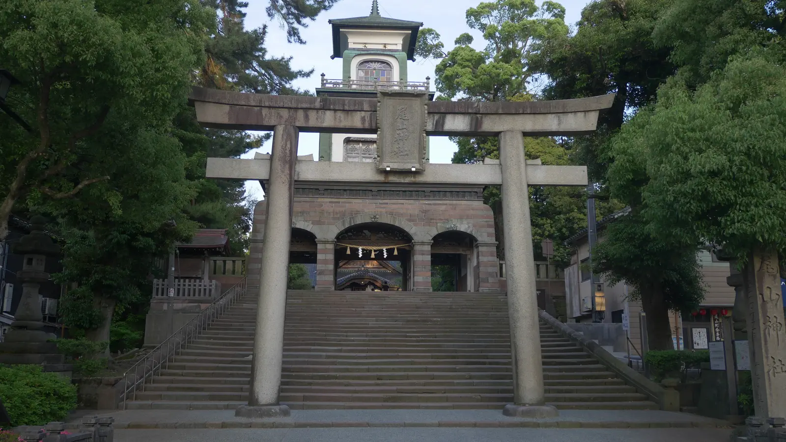 Porte du sanctuaire Oyama