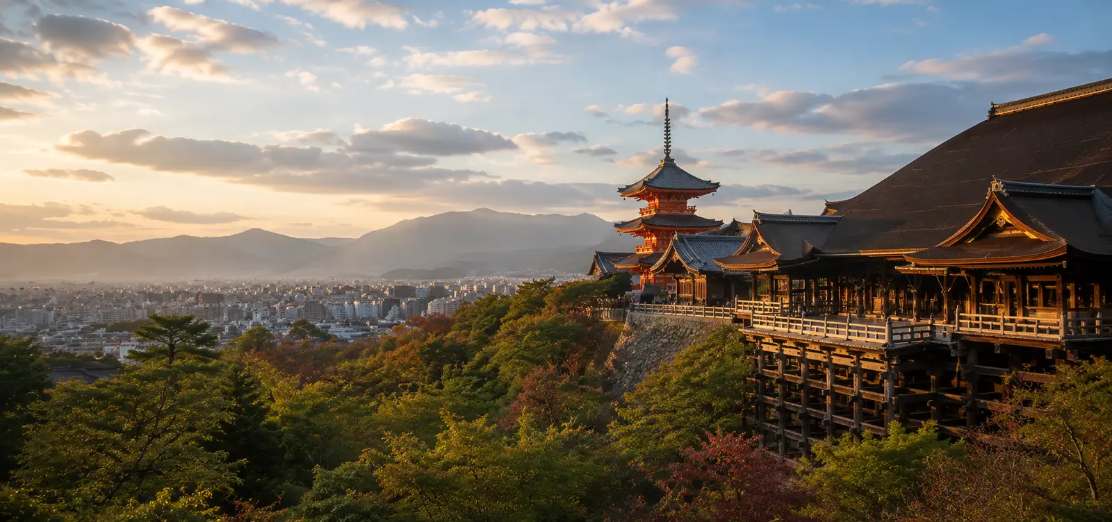 Le temple Kiyomizu-dera dominant la ville de Kyoto